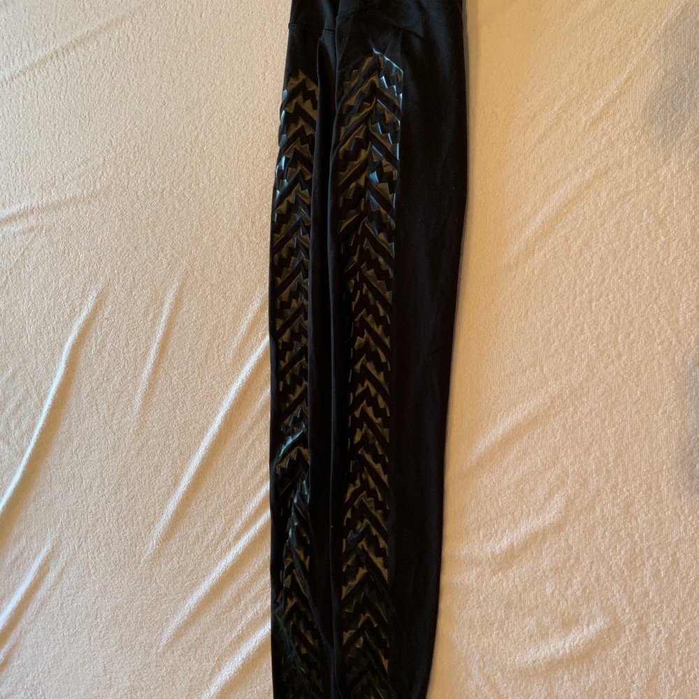 Black lululemon leggings